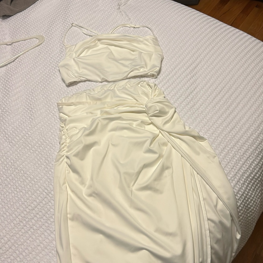 Two piece off white vaca set